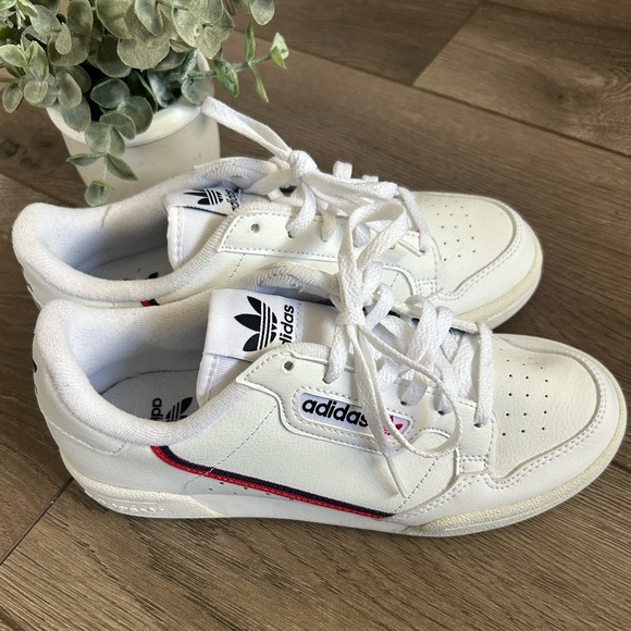 Adidas Kids White and Navy Sneakers Size 3 1/2 - Picture 1 of 9